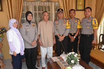 Suasana Haru, Dua Perwira Utama Polresta Kunjungi Personil Sakit